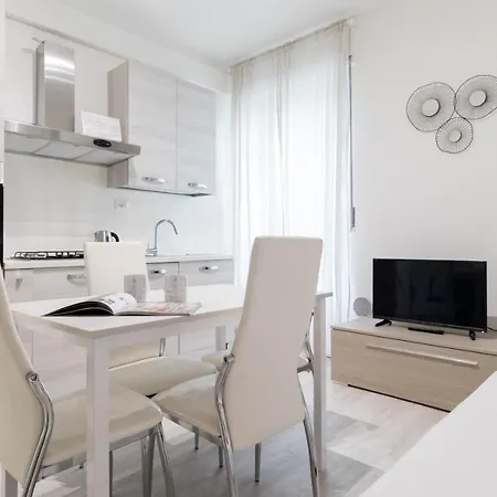 Апартаменты Italianway - Desenzano 22 *